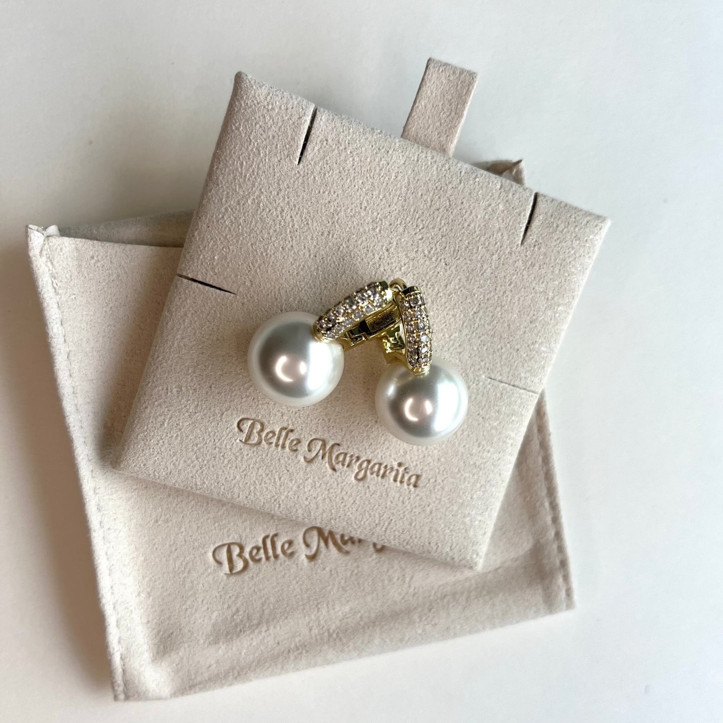 Diamonds meet pearl, shinny and charming earring - Bellemargarita Jewelry