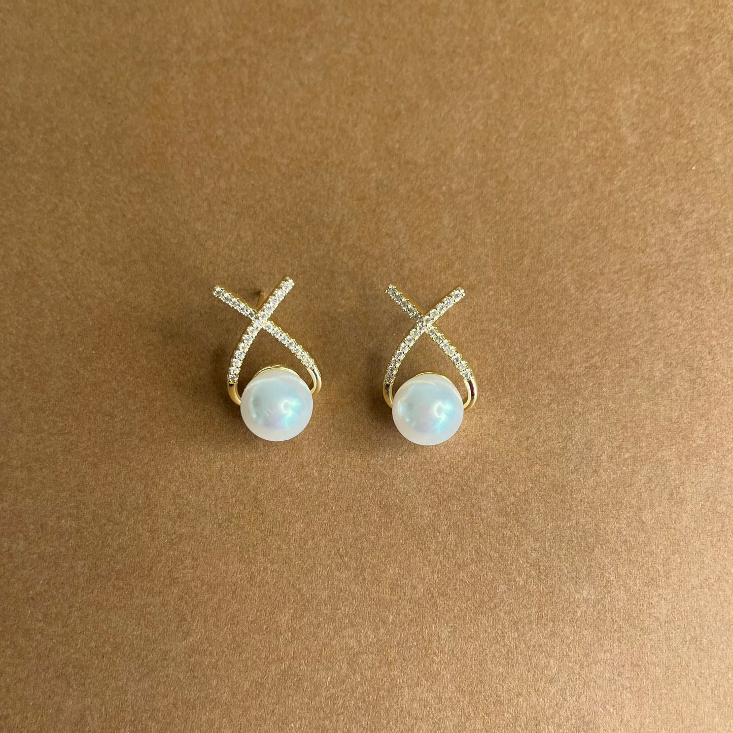 Diamonds meet pearl earring, smooth cutting|stud 925 sterling silver - Bellemargarita Jewelry