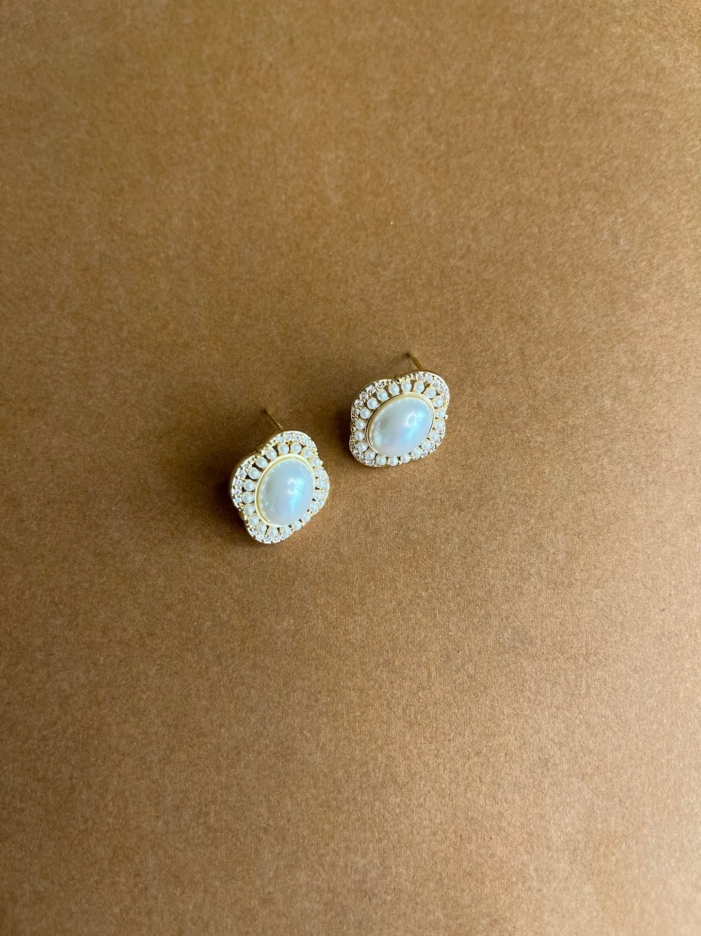 Timeless piece pearl earring Summer flower|Stud 925 sterling silver - Bellemargarita Jewelry