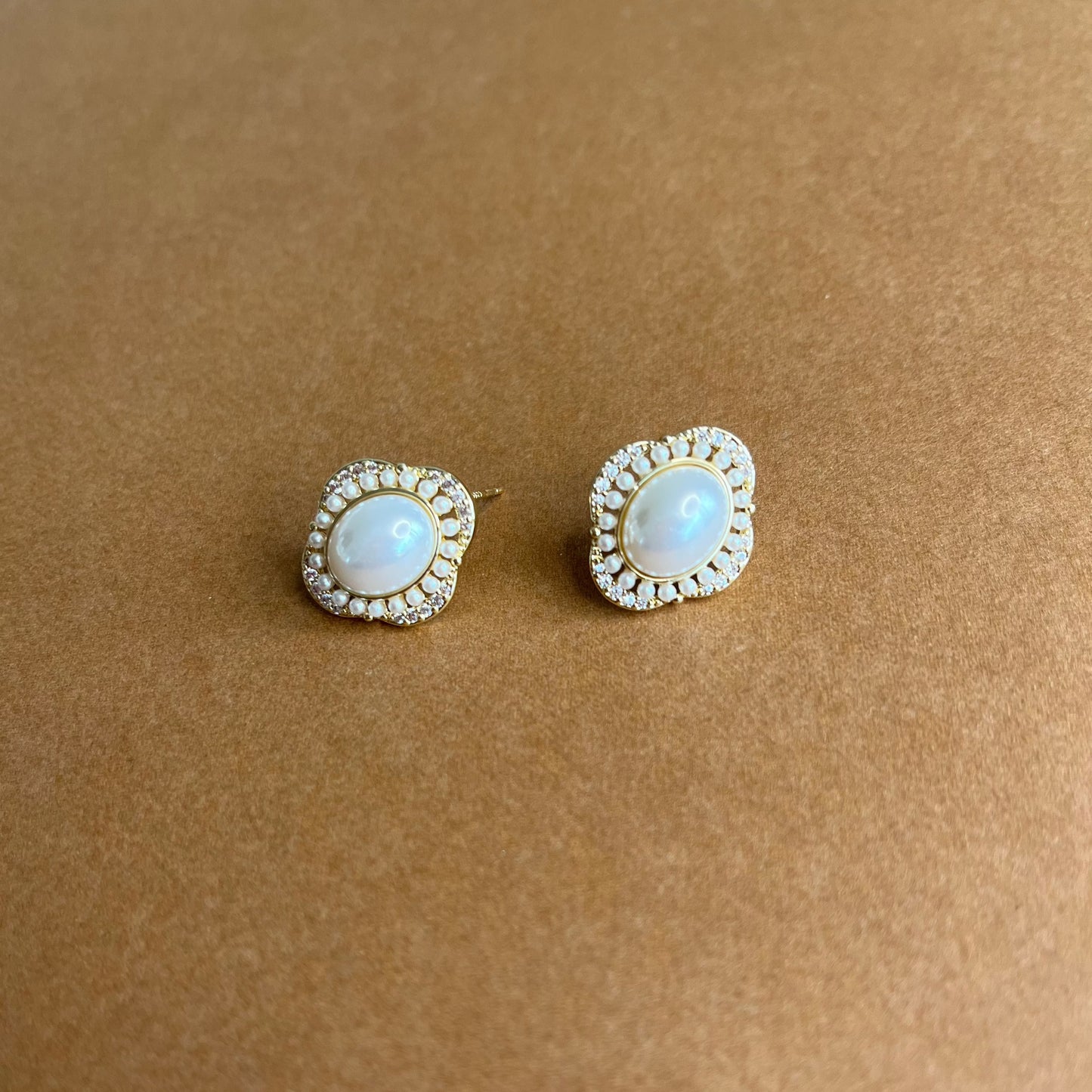 Timeless piece pearl earring Summer flower|Stud 925 sterling silver - Bellemargarita Jewelry