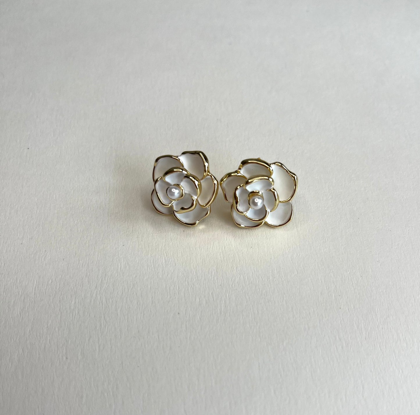 Camellia bloom fine pearl earring|925 sterling silver - Bellemargarita Jewelry