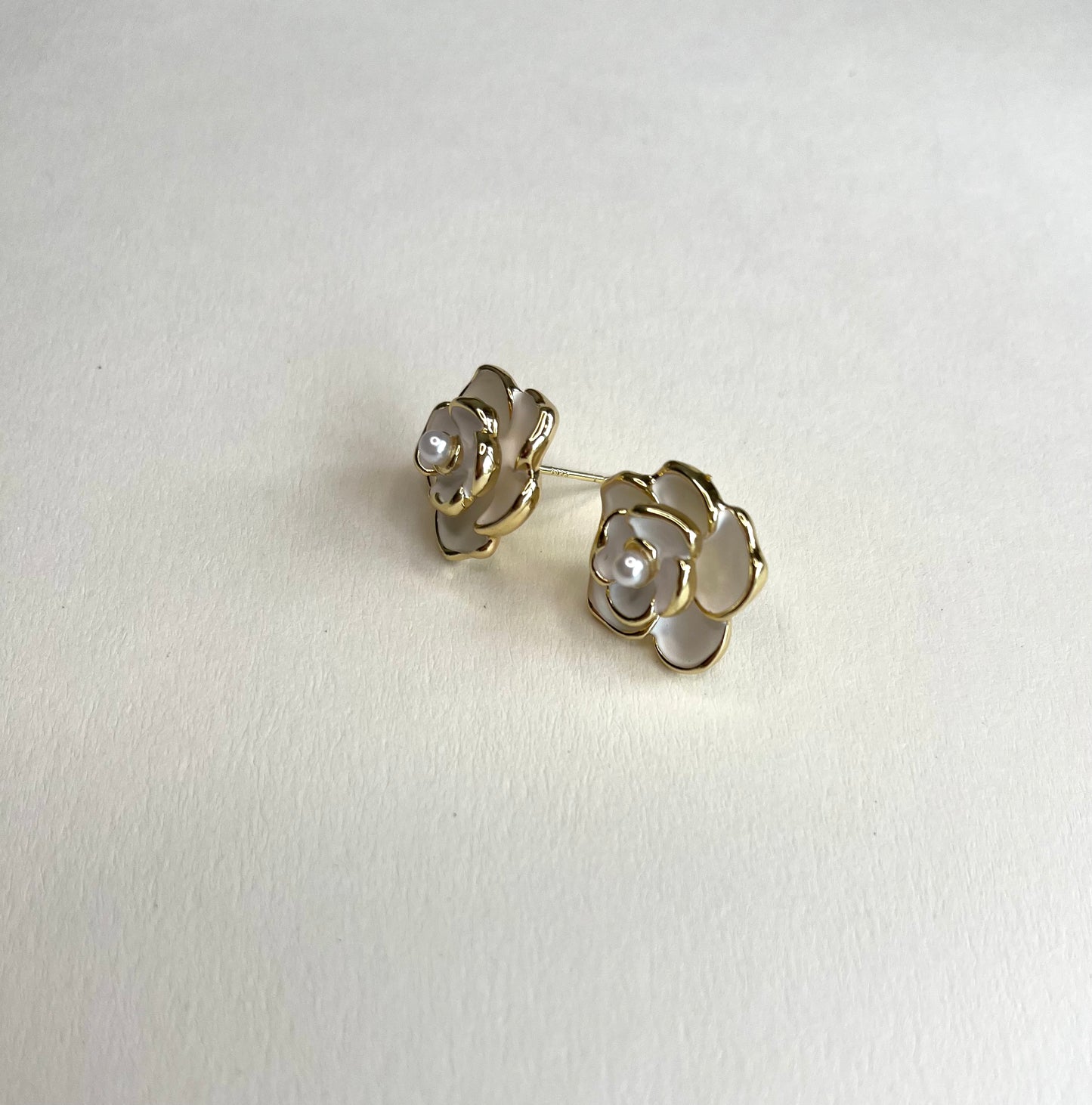 Camellia bloom fine pearl earring|925 sterling silver - Bellemargarita Jewelry