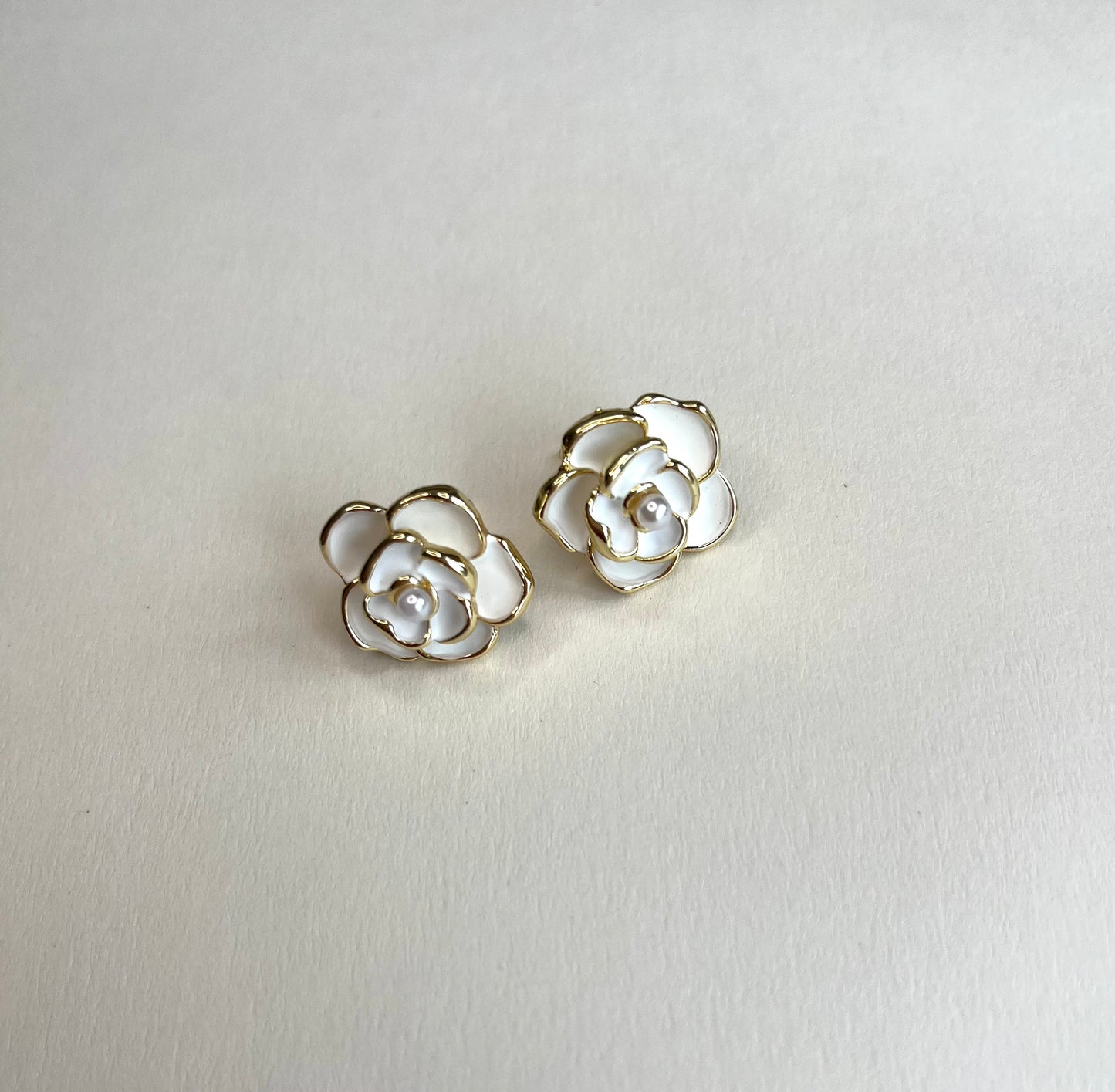 Camellia bloom fine pearl earring|925 sterling silver - Bellemargarita Jewelry
