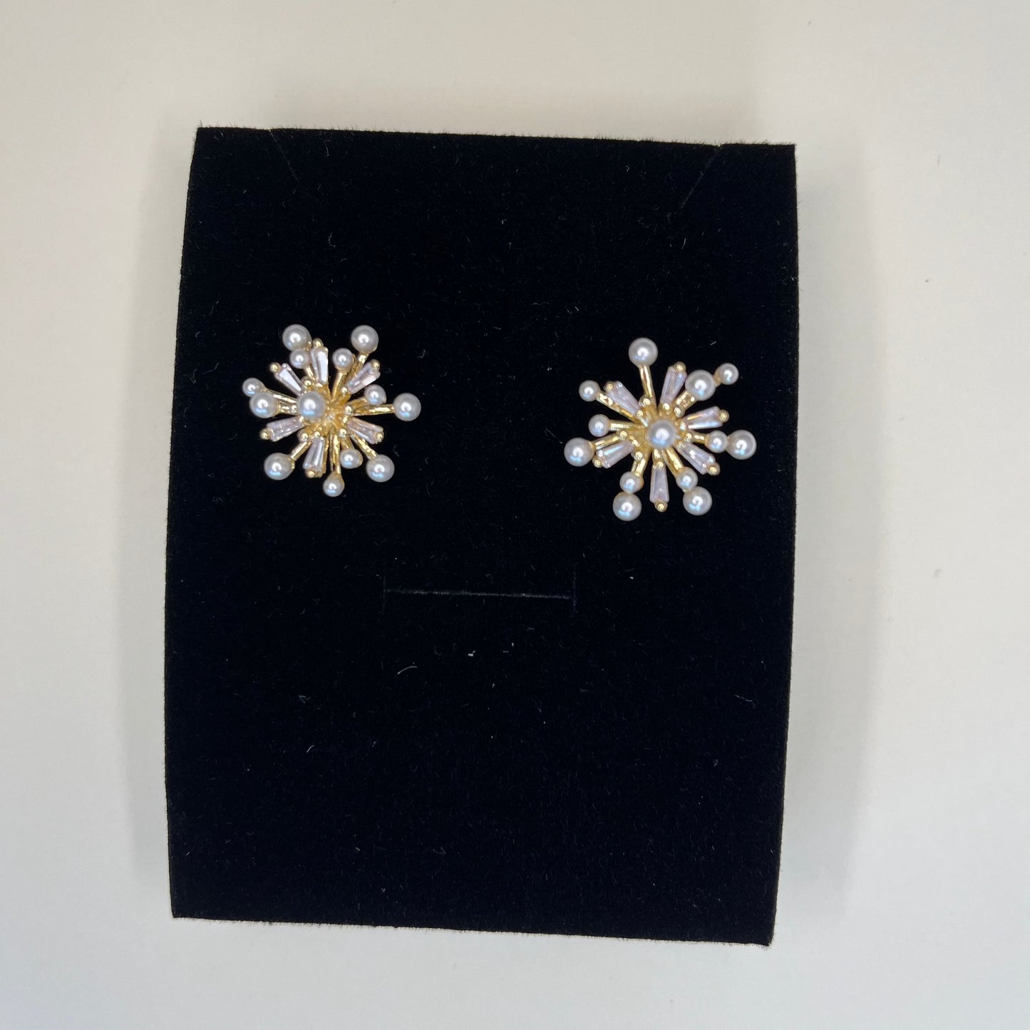 Snowflake pearl earring|stud 925 sterling silver - Bellemargarita Jewelry