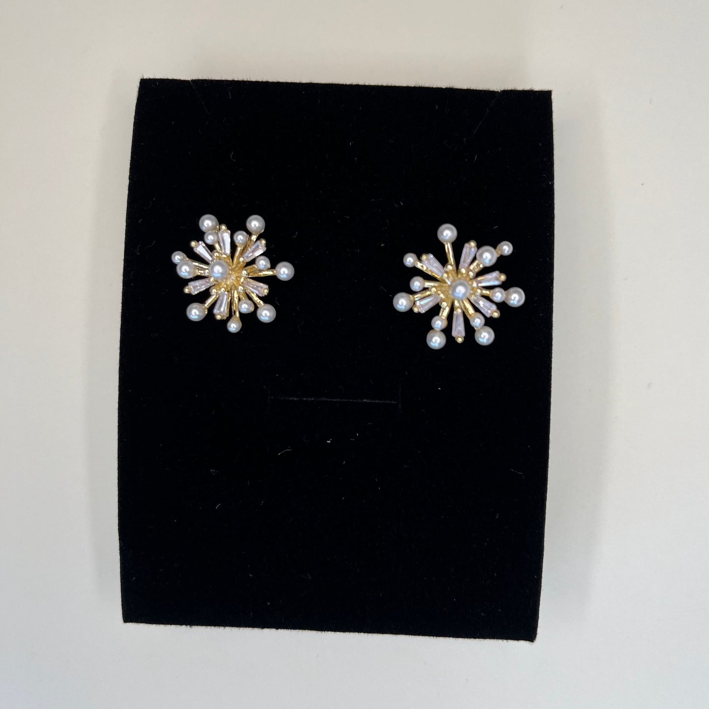 Snowflake pearl earring|stud 925 sterling silver - Bellemargarita Jewelry