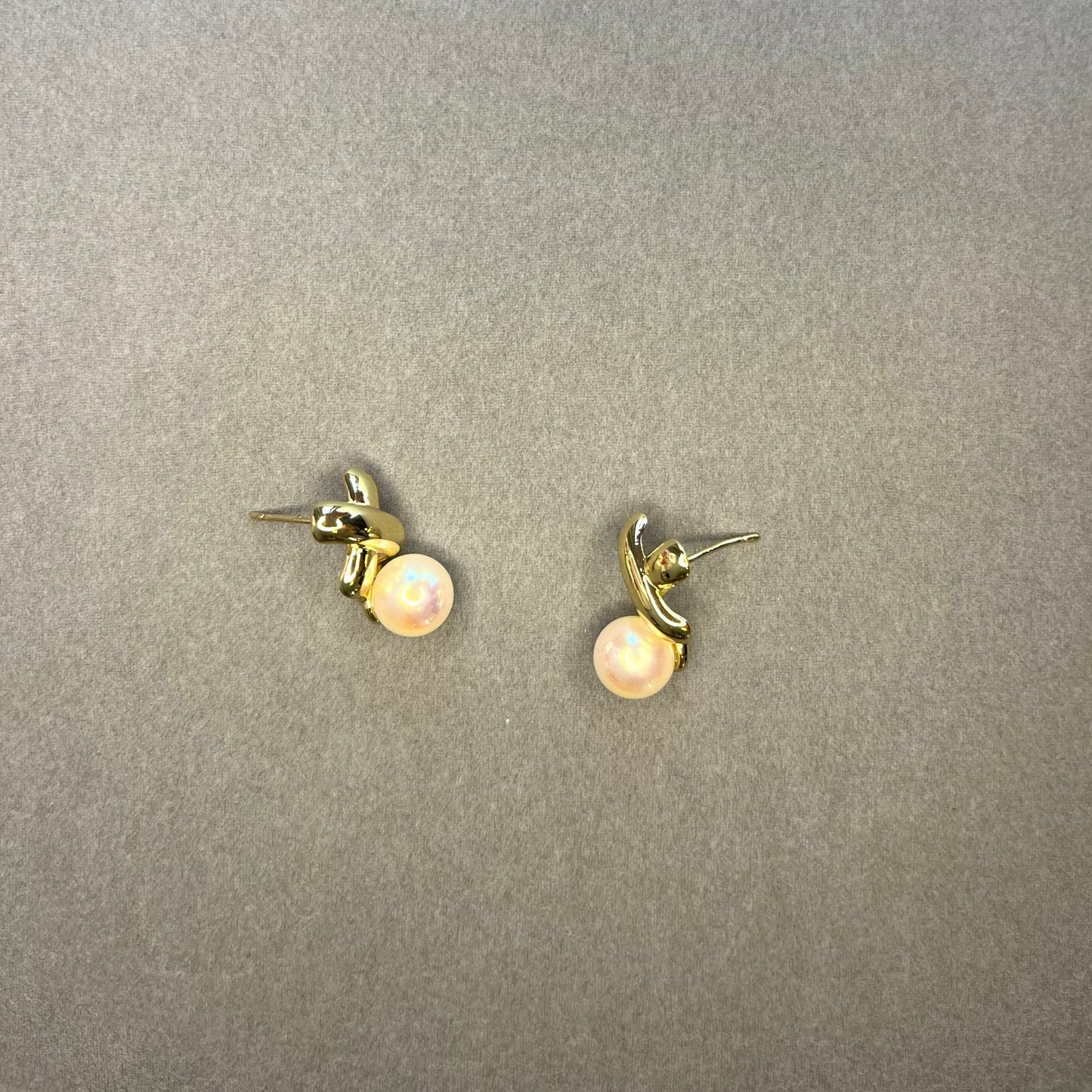 Shinny piece X shape pearl earring|925 sterling silver - Bellemargarita Jewelry