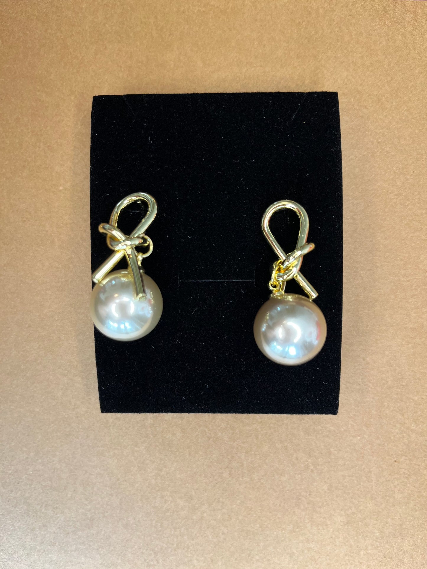 Knot grey pearl earring - Bellemargarita Jewelry
