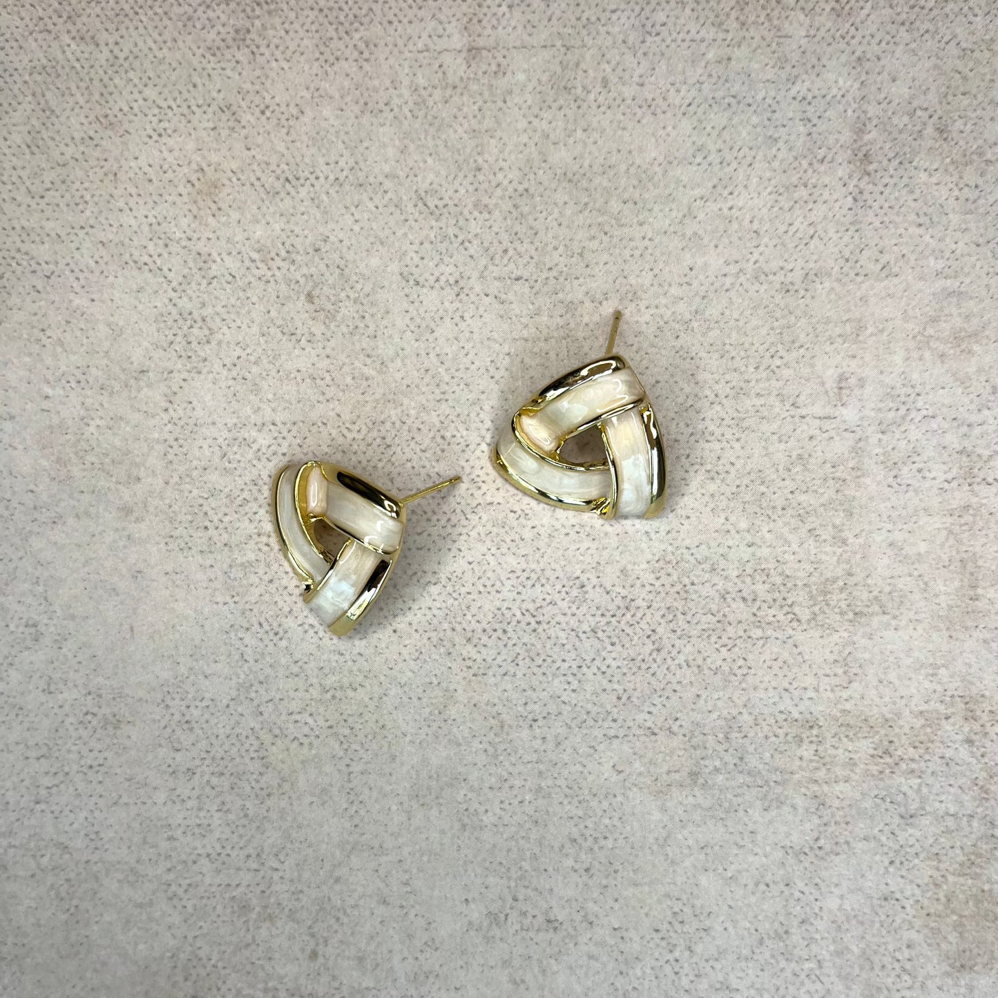 Triangle shape stud earring|925 sterling silver - Bellemargarita Jewelry