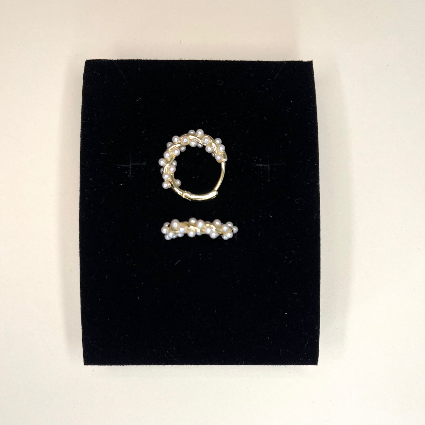 Twisted hoop pearl earring - Bellemargarita Jewelry